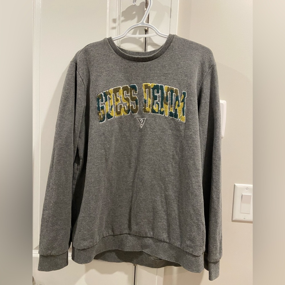 Men’s crew neck from guess new condition never worn!